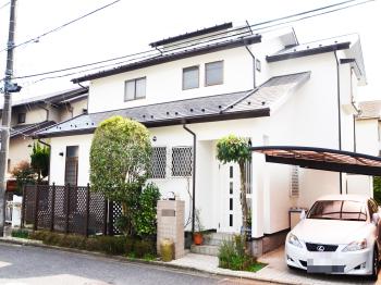 汚れに強い塗料で、お家の外壁を塗装しました。屋根は、紫外線を反射させる遮熱塗料仕様。