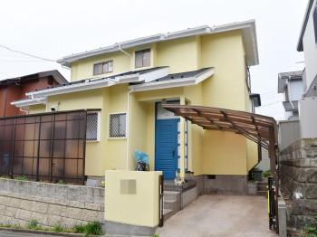 塗膜が伸び縮みする塗料で外壁塗装完了です！ヒビ割れに追随するので水の浸入を防ぎます。