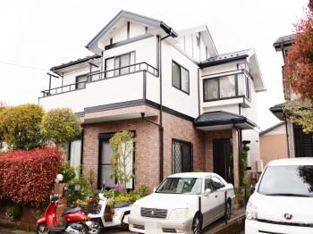 ヒビ割れやコケ、汚れや退色など気になるところ全て解決！新築同様によみがえりました。