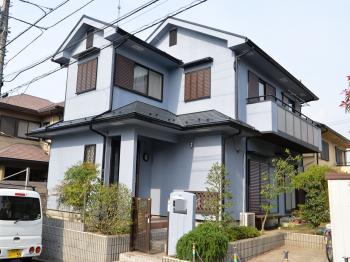 高耐候性を有した外壁塗料を塗布しました。耐久性、耐汚染性を兼ね備えた屋根塗料仕様。