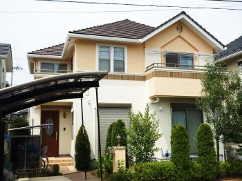 汚れにくい塗料で外壁塗装を行いました。光触媒により汚れが付着しづらく雨で洗い流します。