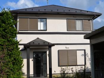 塗装後のキレイを長持ちさせるため、汚れにくい塗料で外壁塗装を行いました。