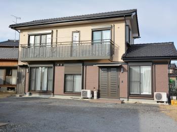 防藻・防カビ性に優れている塗料で外壁２Ｆを塗装。既存サイディング模様を活かせる無機ＵＶコートで１Ｆを完成させました。