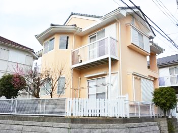 塗るだけで「寒い、暑い、臭い、騒音」といった様々な問題を解決するガイナを塗布しました。