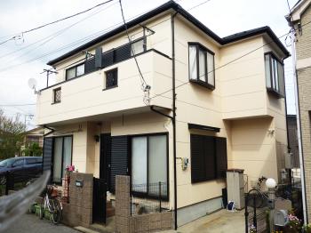 シリコン塗料で外壁塗装完了。屋根は限りなくフッ素に近い塗料で仕上げました。