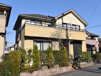 優れた耐候性と、密着性を実現したＵＶアクアコートは、外壁などの光沢感や耐久性をより長く保持します。