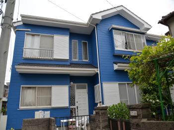 雨樋は交換対応をさせて頂きました。屋根は遮熱塗料、外壁は耐久性が高い塗料で仕上げました。