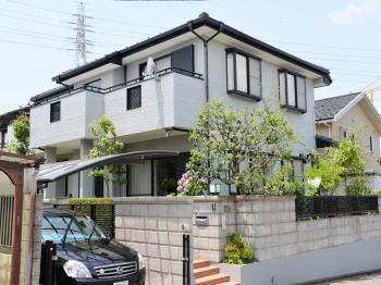 外壁や屋根と同様、紫外線などで日々劣化する付帯はフッ素の塗料で仕上げました。