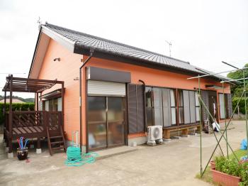 ウッドデッキは環境と人に配慮した、無垢材の特徴を最大限に引き出した自然塗料のプラネットＯＰで施工しました。