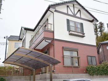 紫外線や熱などの劣化要因に強く、仕上がりを永く守る外壁塗料で仕上げました。防水性と柔軟性も優れています。