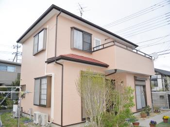 外壁の反りや剥がれ、錆止めの対策を行ってからシリコン系塗料で外壁を仕上げました。