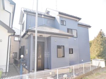 屋根塗装の最終工程にタフグロスコートを施工し、屋外環境から塗装塗膜への攻撃を大幅に減少させました。