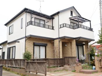 汚れが付きにくく、柔軟性を兼ね備えた水性塗料。様々な特長により塗り替え時の美しさを永く保ちます。