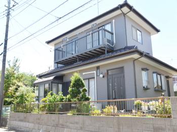 ライフサイクルコストの削減へとつなげ、人と環境に優しい無機塗料を外壁に使用しました。