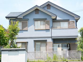 経年での【耐ワレ性】に優れた耐久性を持つ外壁塗料で仕上げました！！