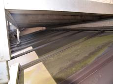 トタン　屋根　コケ