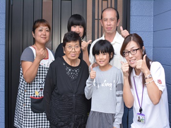 外壁は普及率が最も高いシリコン塗料、屋根は紫外線を効率よく反射させる遮熱塗料で施工しました。