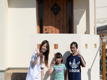 「雨」が「外壁の汚れ」を「洗い流す」セルフクリーニング機能を有する外壁の塗料で仕上げました。