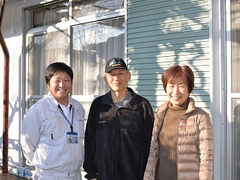 雨戸を黒で塗る予定でしたが、直前にオリーブ色に変更したのにもかかわらず調合して下さり嬉しかったです。