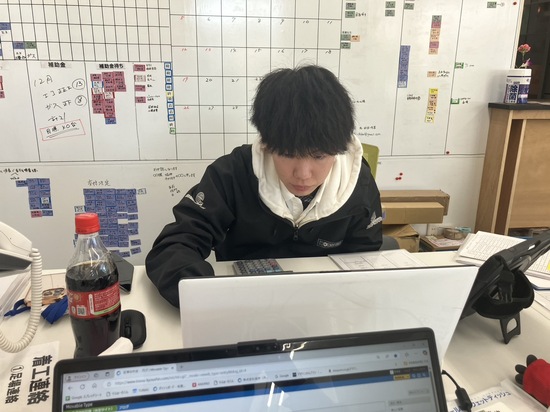 事務所で!!